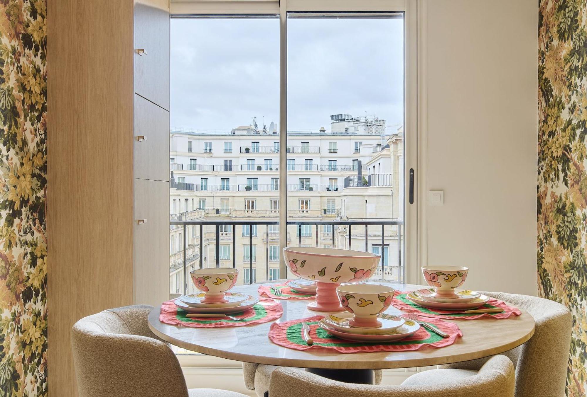 Av George V / Tour Eiffel Appartement Parijs