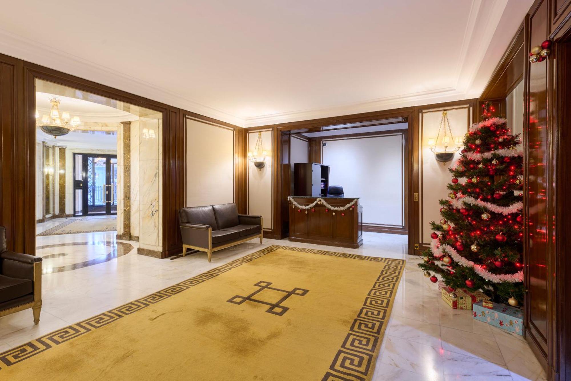 Appartement Av George V / Tour Eiffel Parijs
